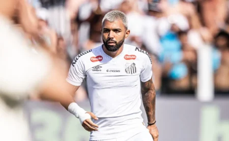 Gabigol revela estratégia para vencer Hugo Souza em cobrança de falta: “Optei por isso”
