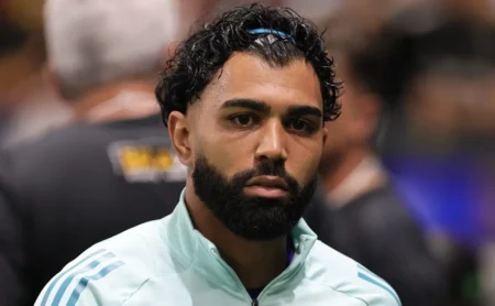 Gabigol volta ao Santos com menor valor de mercado desde 2014, após queda na carreira