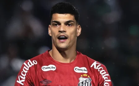 Gabriel Brazão declara amor ao Santos e reforça comprometimento após derrota: “Me dedico 1000%”