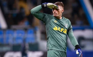 Gabriel Grando é titular no Grêmio e comemora a confiança de Luís Castro