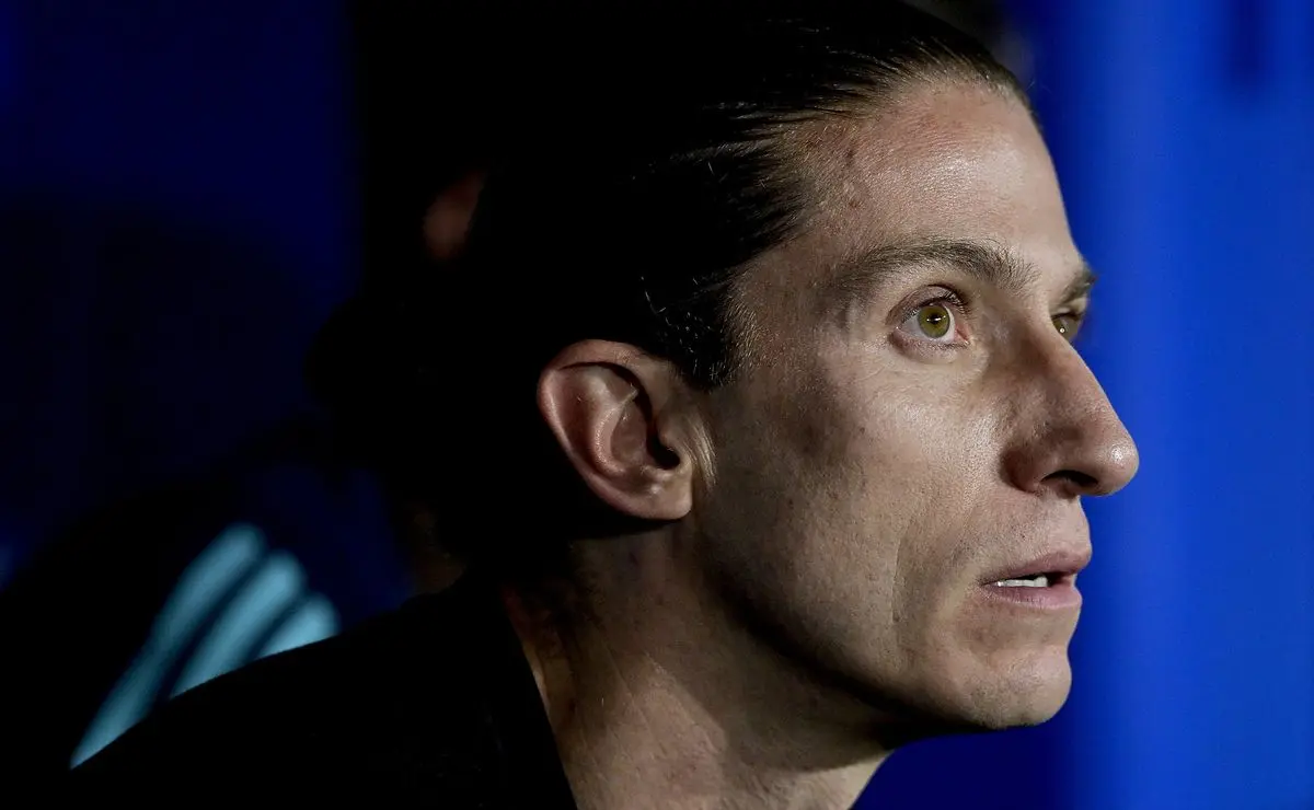 Goleiro Andrew, observado por Filipe Luís, tem negociação avançada com o Botafogo