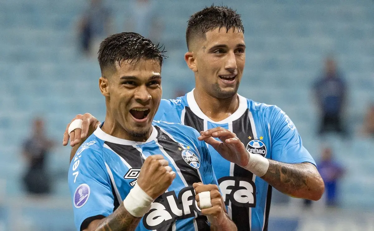 Grêmio oficializa 13 saídas e inicia reformulação do elenco para 2026