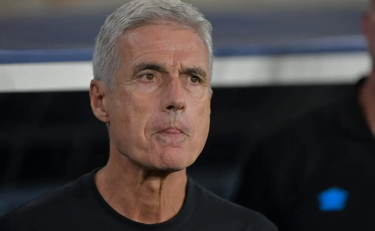 Grêmio reverte decisão e deve contratar meio-campistas indicados por Luís Castro