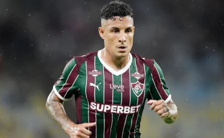 Guilherme Arana detalha negociação frustrada de Hulk com o Fluminense: "Ficou um pouco difícil"