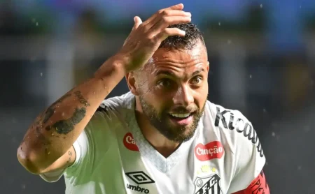 Guilherme superou Tiquinho Soares em desempenho nas últimas duas temporadas ao deixar o Santos