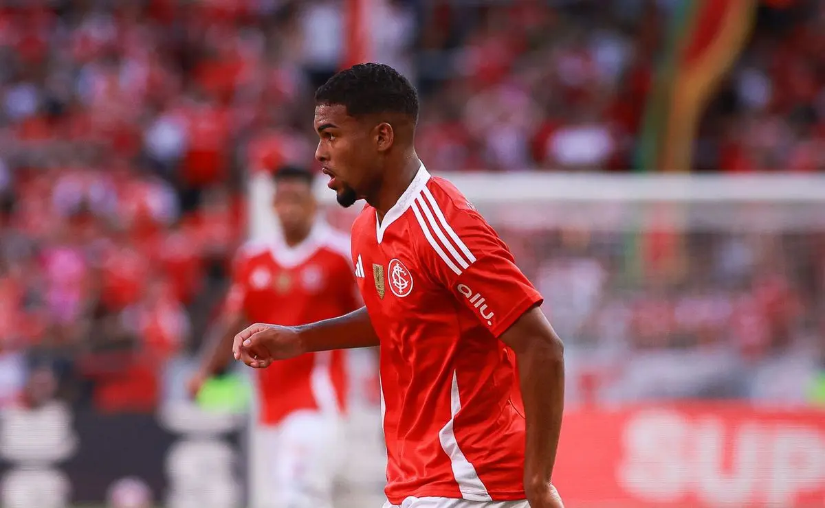 Gustavo Prado decide partida contra o Caxias no segundo tempo, fora de casa Gustavo Prado decide partida contra o Caxias no segundo tempo, fora de casa