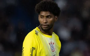 Hugo Souza critica estrutura da Vila Belmiro e faz avaliação contundente sobre o Santos: “precisa de mais cuidado” Hugo Souza critica estrutura da Vila Belmiro e faz avaliação contundente sobre o Santos: “precisa de mais cuidado”