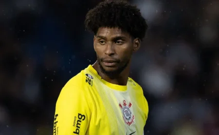 Hugo Souza critica estrutura da Vila Belmiro e faz avaliação contundente sobre o Santos: “precisa de mais cuidado” Hugo Souza critica estrutura da Vila Belmiro e faz avaliação contundente sobre o Santos: “precisa de mais cuidado”