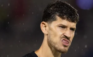 Hugo não tem futuro no Corinthians e pode deixar o clube em 2026