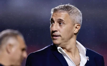 Inteligência Artificial prevê derrota do São Paulo para o Palmeiras com análise de jogo.