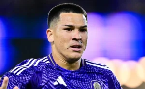 Inter e Grêmio disputam César Araújo, e salário do volante é revelado