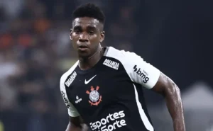 Internacional encaminha a contratação de Félix Torres por empréstimo junto ao Corinthians