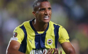 Internacional negocia com Rodrigo Becão e estuda empréstimo do zagueiro