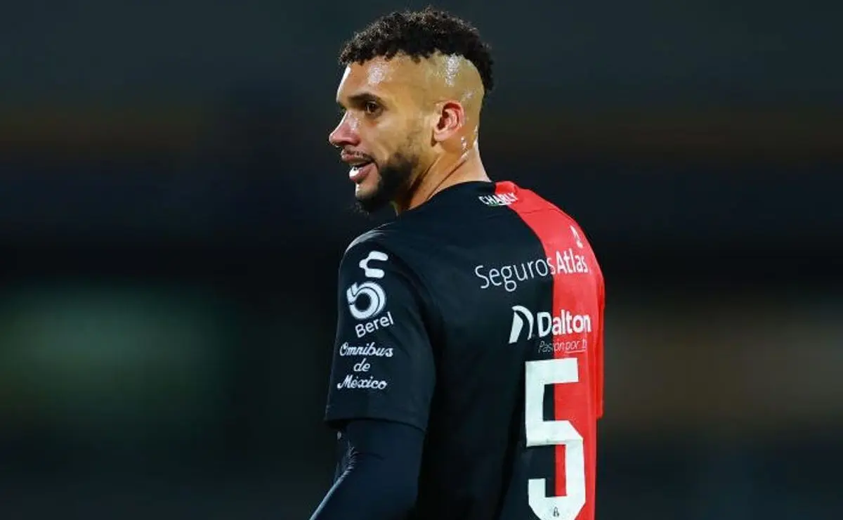 Internacional prioriza reforço indicado por Pezzolano e adia negociação com Dória