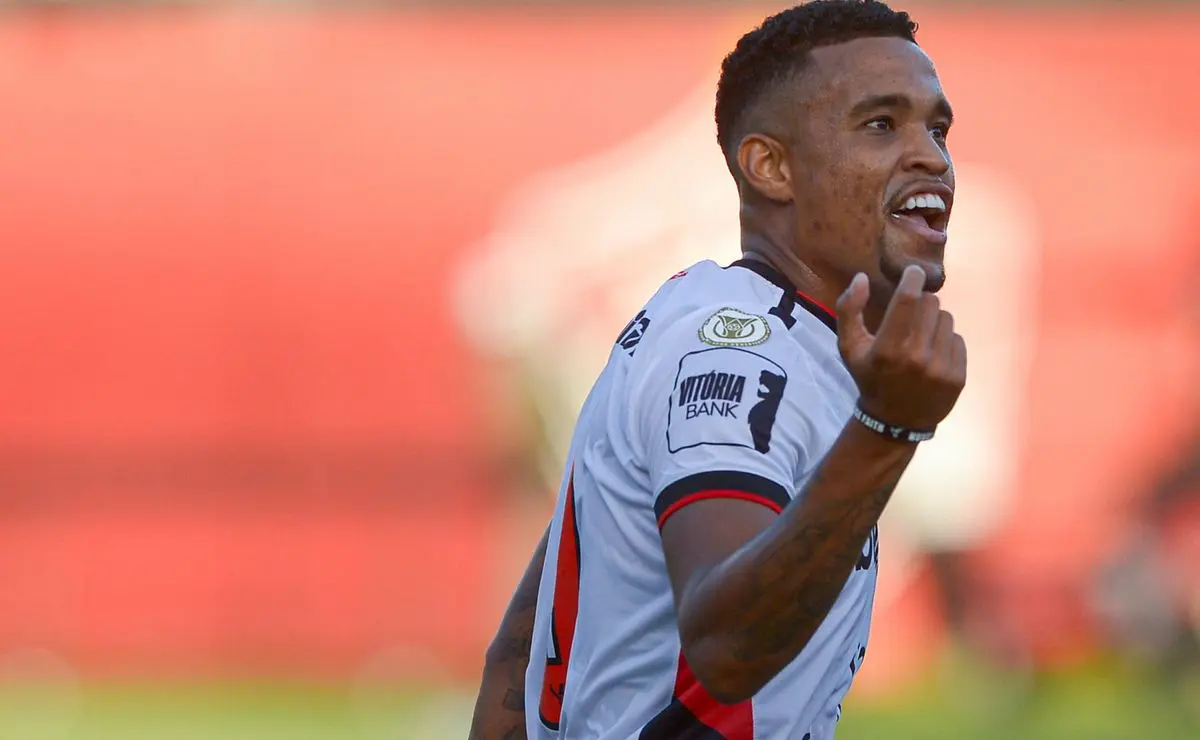 Internacional segue em busca de Alerrandro e mantém conversas para o acerto.