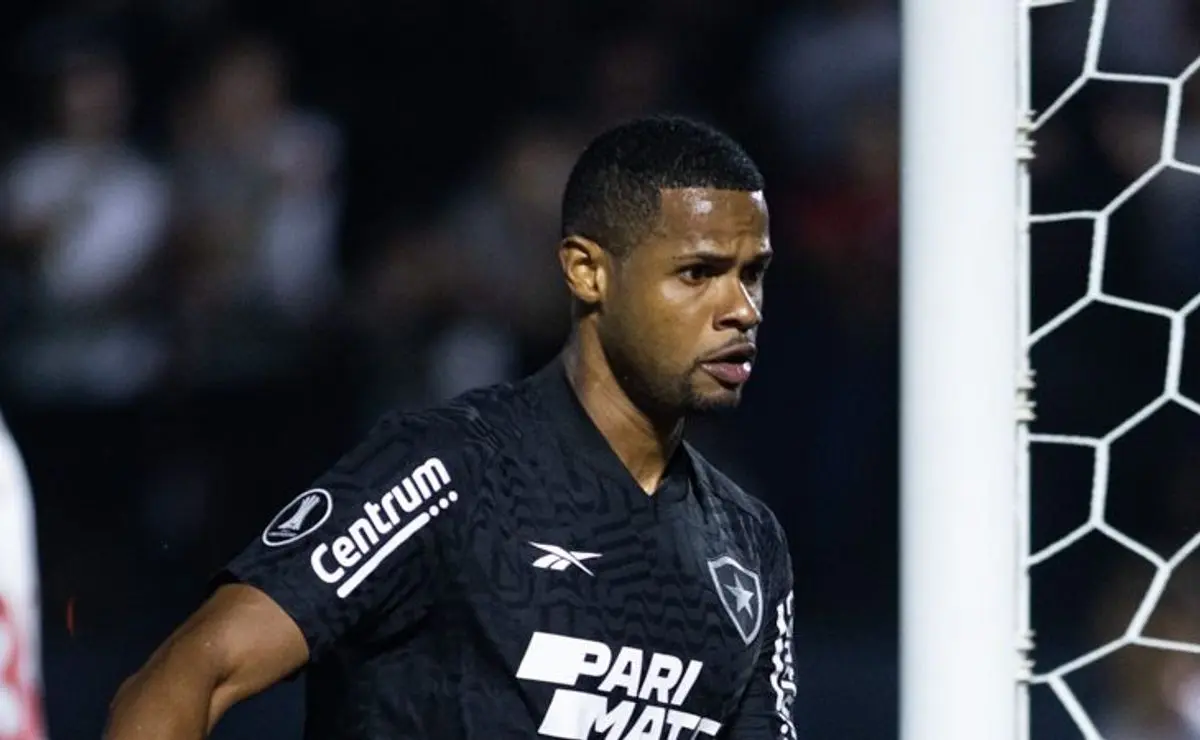 Júnior Santos negocia com o Corinthians após oferta ao Santos, informa setorista