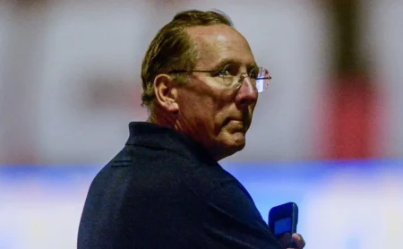 John Textor nega reconhecimento de ação da Ares que o afastou da Eagle: “Não houve ação judicial”