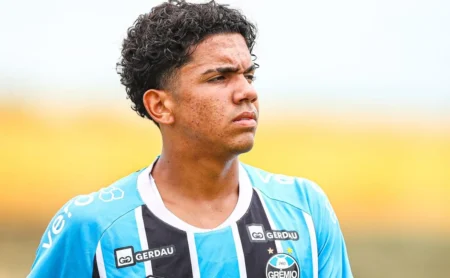 João Borne recebe sondagens da Europa e Grêmio pode lucrar R$ 93,7 milhões