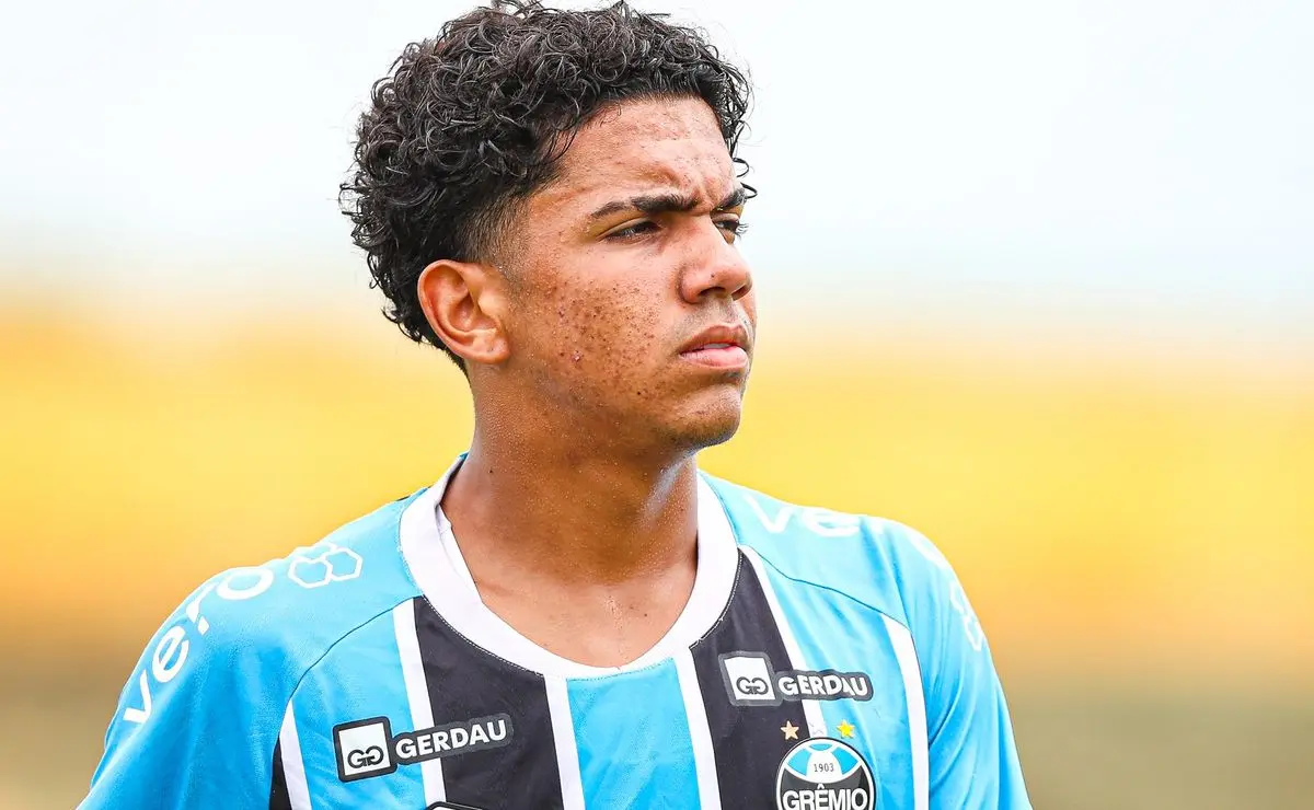 João Borne recebe sondagens da Europa e Grêmio pode lucrar R$ 93,7 milhões