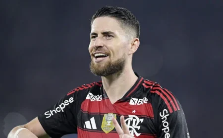 Jorginho critica árbitro por não marcar pênalti em Arrascaeta e é expulso após o apito final