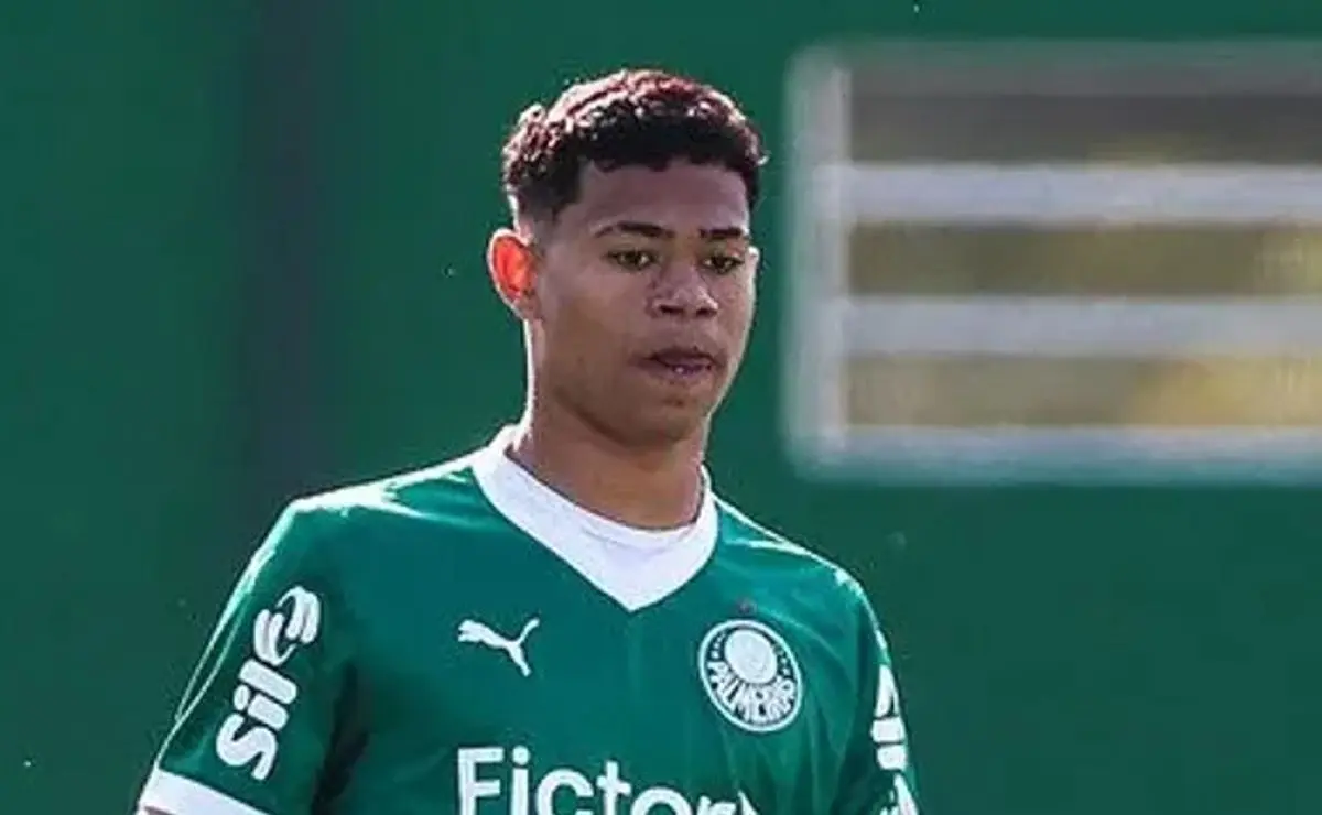 Jovem volante do Palmeiras, Luis Pacheco, de 17 anos, se destaca após vitória sobre o Santos