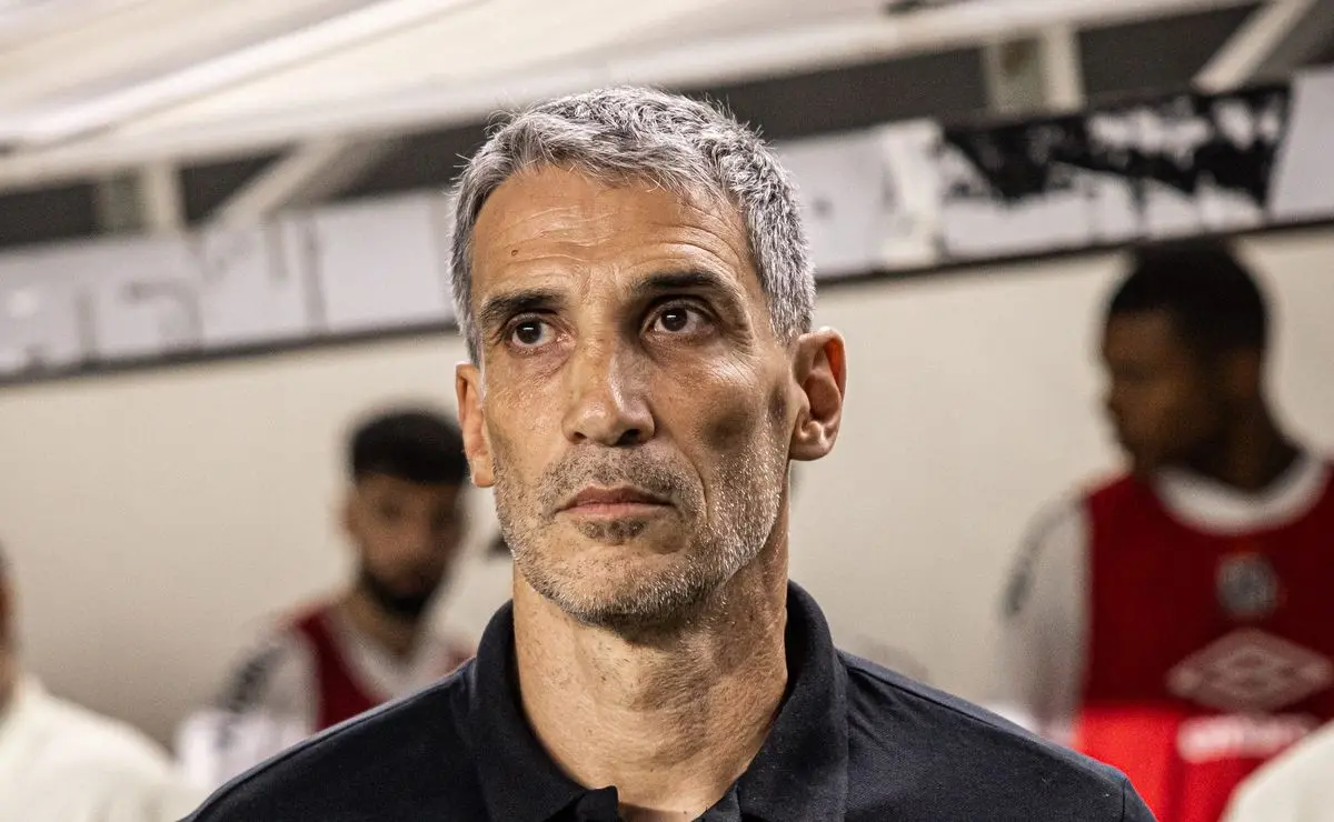 Juan Vojvoda analisa empate entre Santos e Corinthians e admite frustração com o resultado na Vila