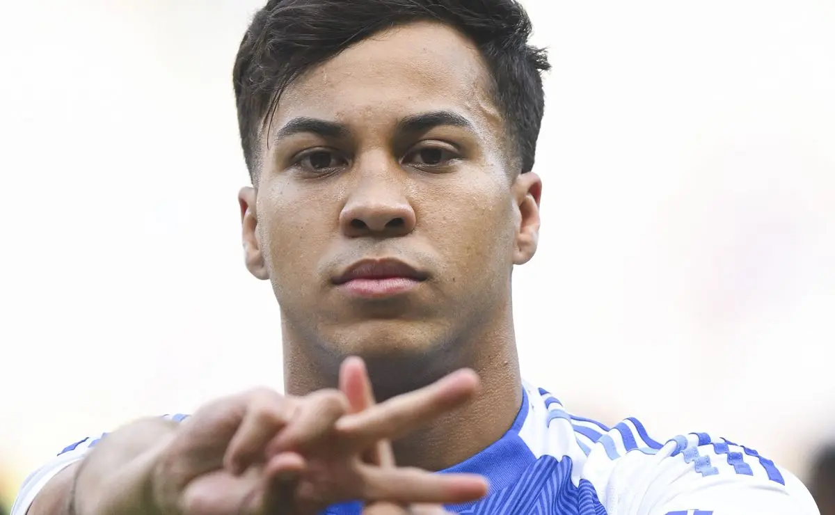 Kaio Jorge renova com o Cruzeiro e envia mensagem ao Flamengo após quebrar silêncio
