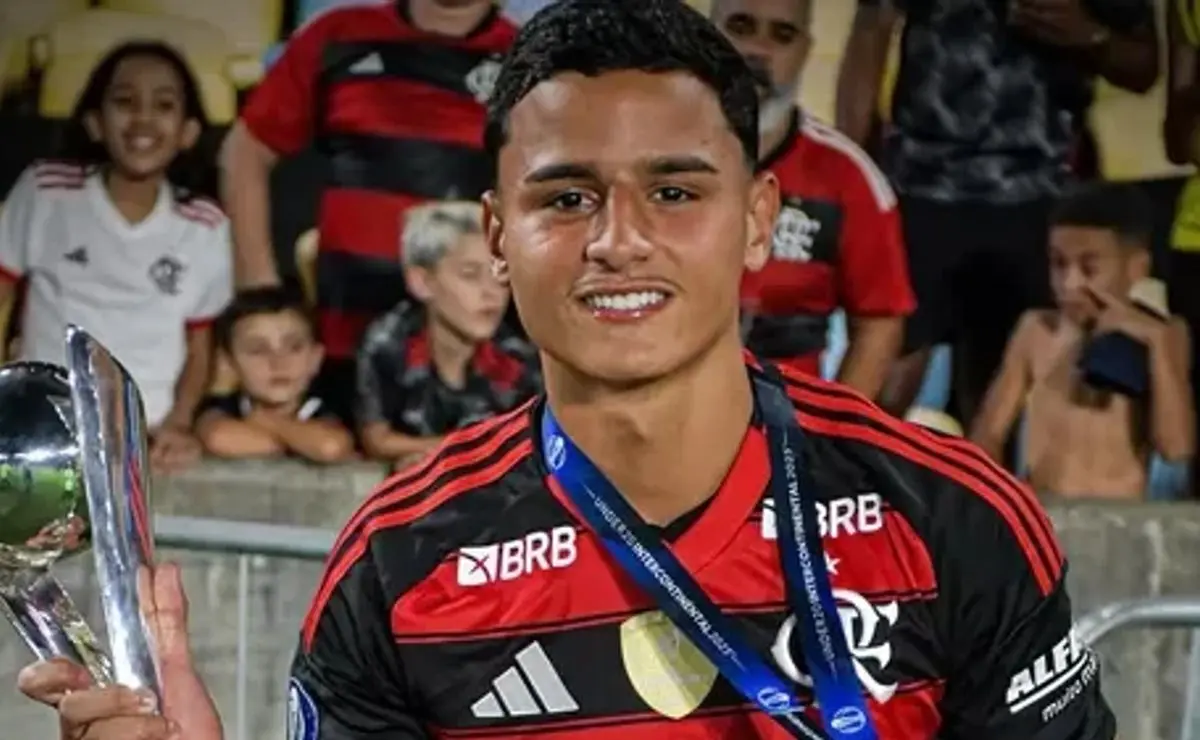 Kaio Nóbrega, promessa do Flamengo, espera oportunidade no jogo contra o Bangu