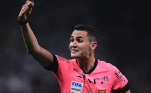 Lance polêmico: Palmeiras reclama de possível toque na mão em gol do São Paulo, mas árbitro manda seguir