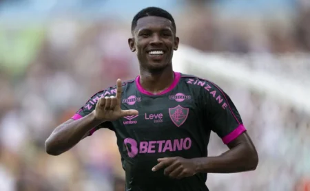 Lesão de John Kennedy: Lelê enxerga revés como oportunidade no Fluminense e abertura para disputa