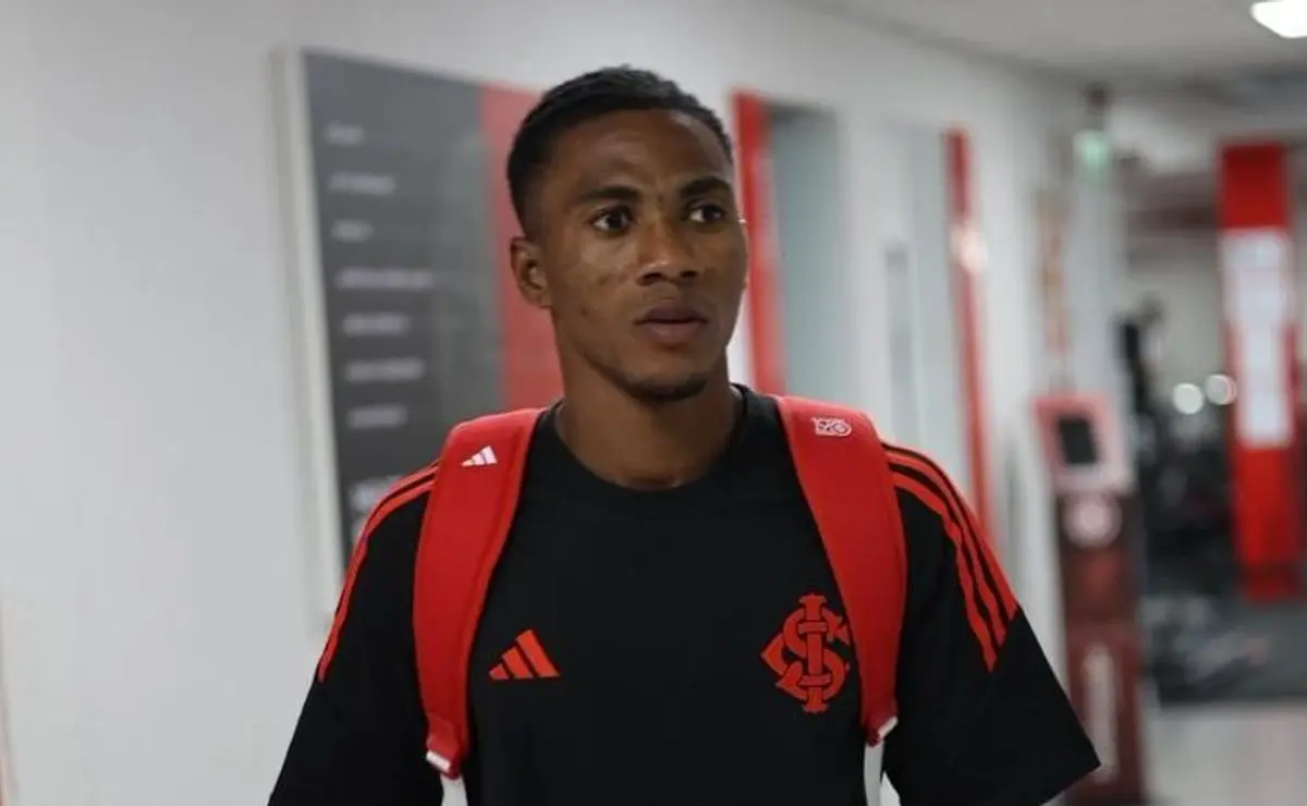 Lesão na coxa preocupa e pode afastar Benjamin Arhin do GreNal