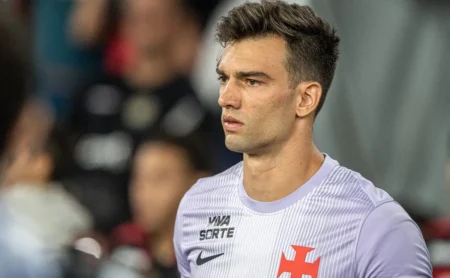 Léo Jardim abandona o clubismo e admite superioridade do Flamengo: “Precisamos trabalhar”