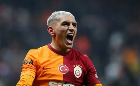 Lucas Torreira: Palmeiras considerou a possibilidade de tê-lo como camisa 5