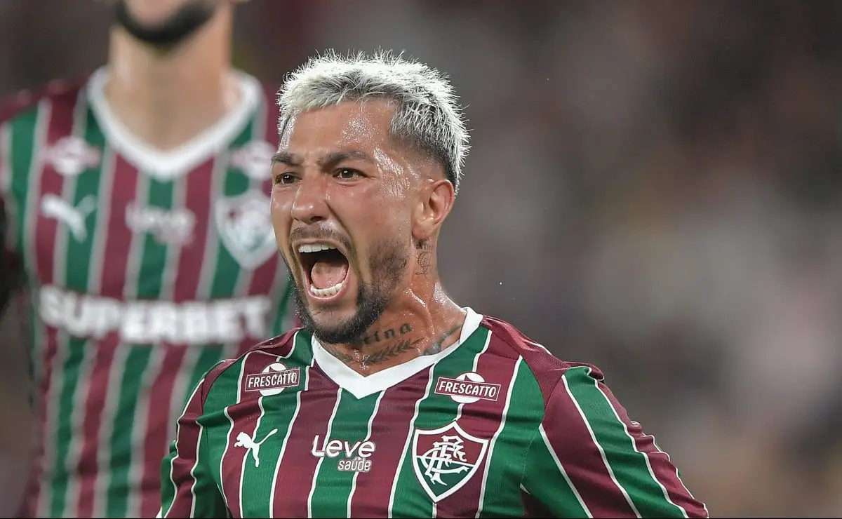 Lucho Acosta brilha, marca e Fluminense vence na estreia