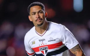 Luciano e Marlon Freitas se envolvem em desentendimento durante Palmeiras x São Paulo; câmeras registram confusão