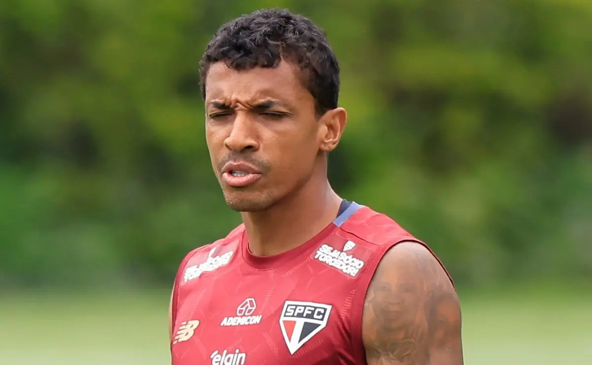 Luiz Gustavo acerta com o Athletico-PR por uma temporada e segue no futebol brasileiro