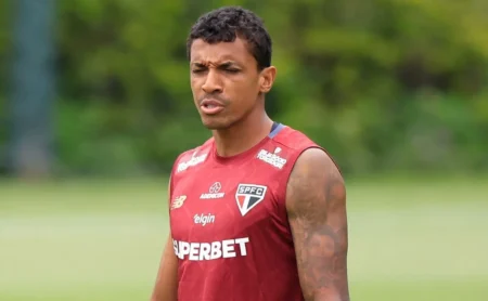 Luiz Gustavo, ex-São Paulo, aguarda aval para assinar com o Internacional