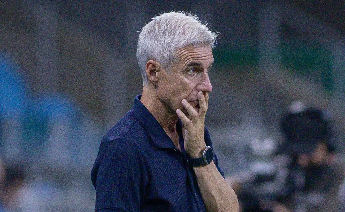 Luís Castro critica atuação do Grêmio e anuncia mudanças para o Gre-Nal