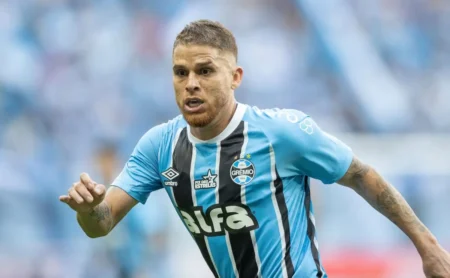 Luís Castro define momento para decisão sobre Cuéllar e critica preconceitos