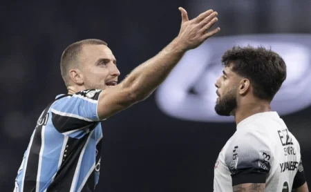 Luís Castro libera e Grêmio encerra contrato com Rodrigo Ely; ‘barca’ chega a 17 saídas
