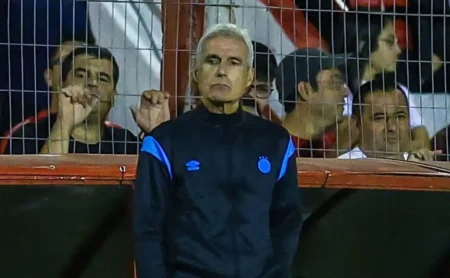 Luís Castro prioriza controle e paciência em vitória do Grêmio sobre o Guarany