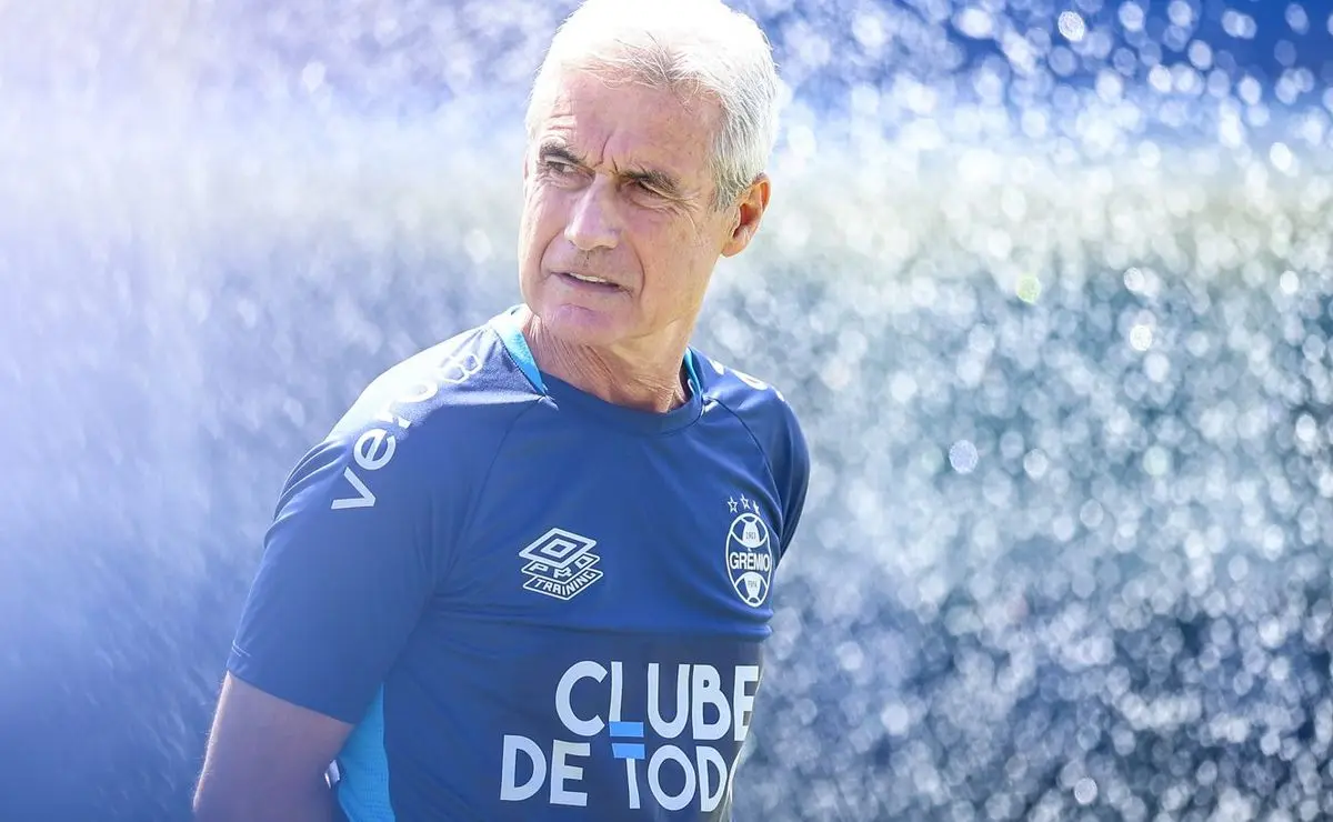 Luís Castro solicita reforço do Palmeiras e Grêmio retoma contato por Raphael Veiga