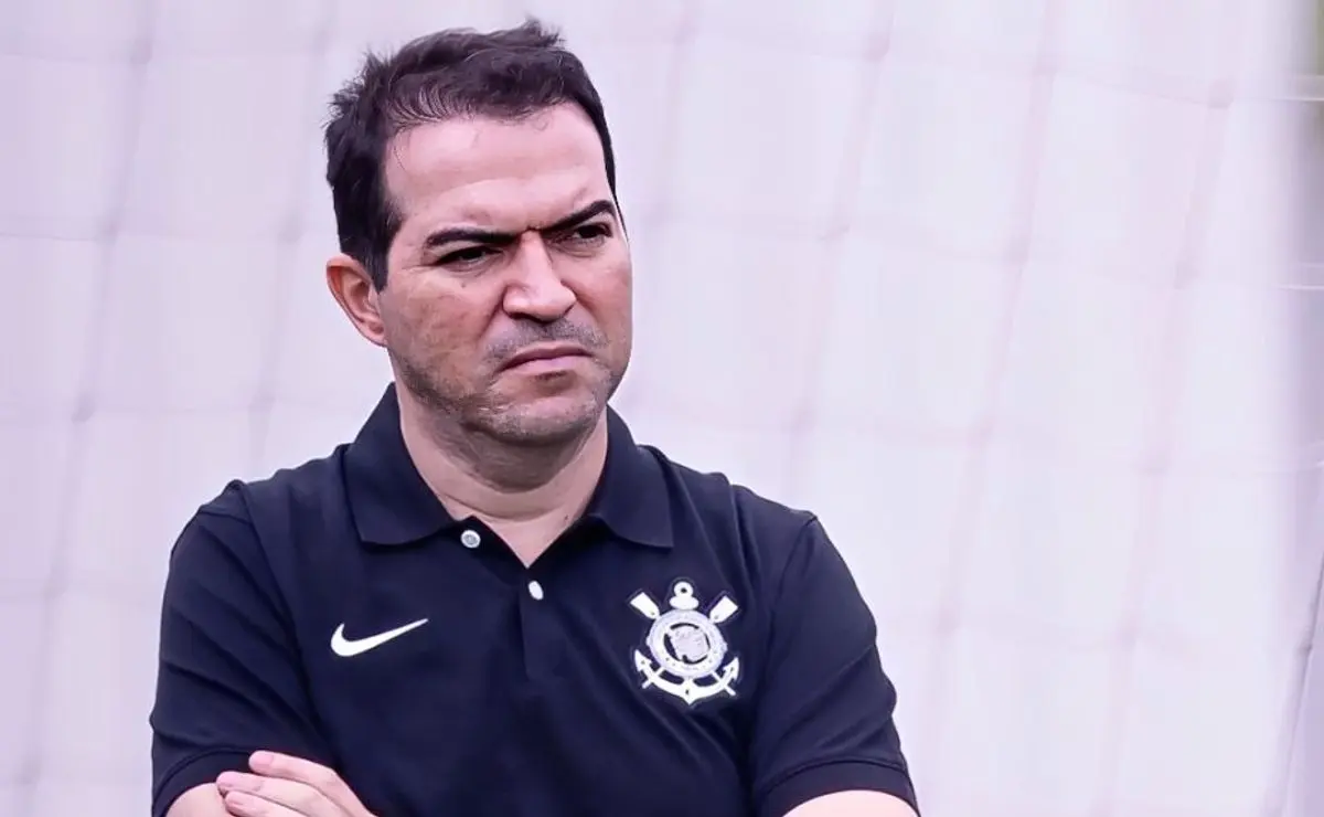 Marcelo Paz confirma dispensas de Alex Santana e Héctor Hernández no Corinthians