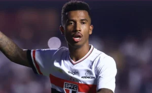 Marcos Antônio com acordo com o São Paulo, Flamengo demonstra interesse após mudança na direção.