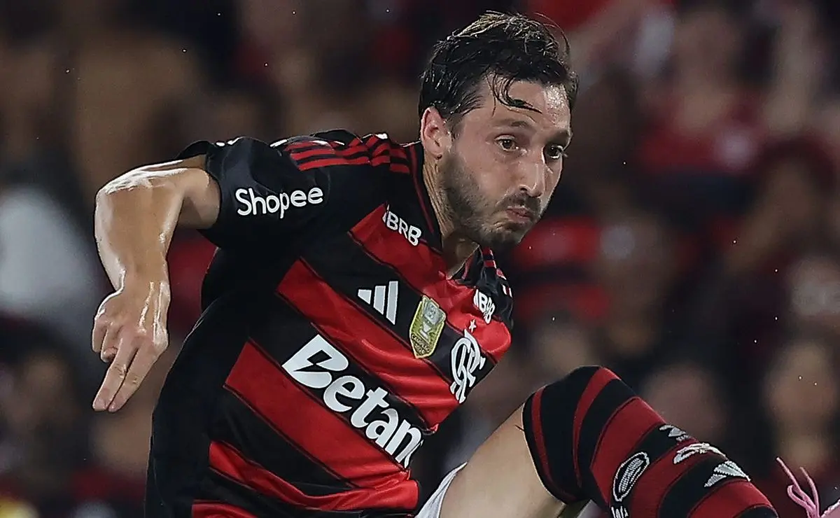 Matías Viña acerta com o River Plate e aguarda detalhes para deixar o Flamengo