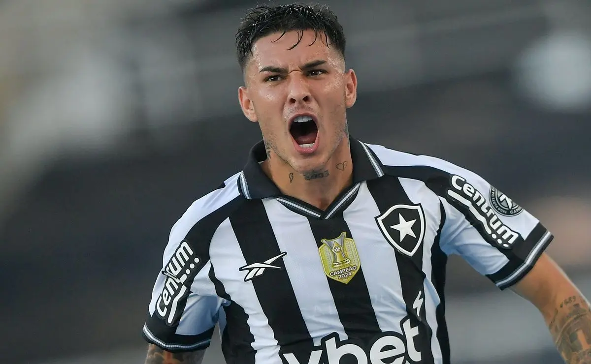Mateo Ponte, lateral adaptado como zagueiro no Botafogo, explica sua adaptação sob o comando de Martín Anselmi Mateo Ponte, lateral adaptado como zagueiro no Botafogo, explica sua adaptação sob o comando de Martín Anselmi