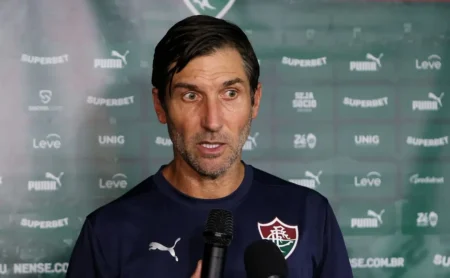 Maxi Cuberas, auxiliar de Zubeldía, projeta escalação para o jogo contra o Flamengo e revela foco do Fluminense