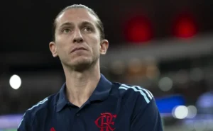 Michael, do Flamengo, na mira do Internacional após perder espaço com Filipe Luís
