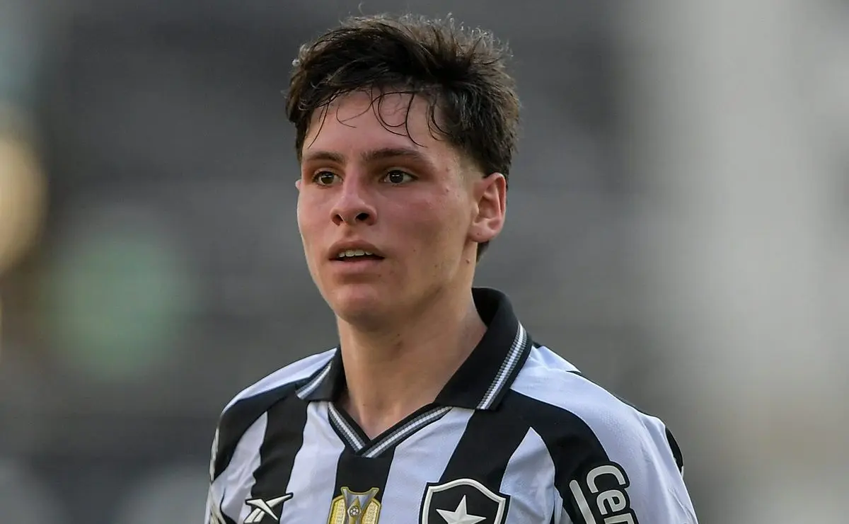 Montoro define futuro no Botafogo e descarta saída em 2024