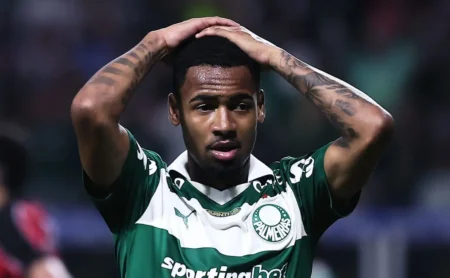 Napoli eleva proposta por Allan a R$ 221 milhões após recusa inicial do Palmeiras